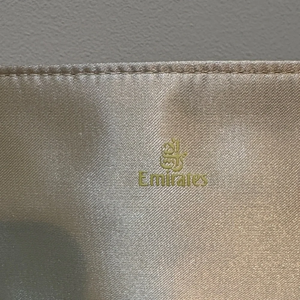 Emirates Airline Amenity Bag Elegant Cream Satin Clutch - Picture 3 of 12